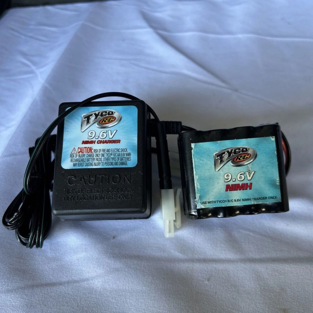 TYCO R/C 9.6V NiMH Battery Charger And Battery